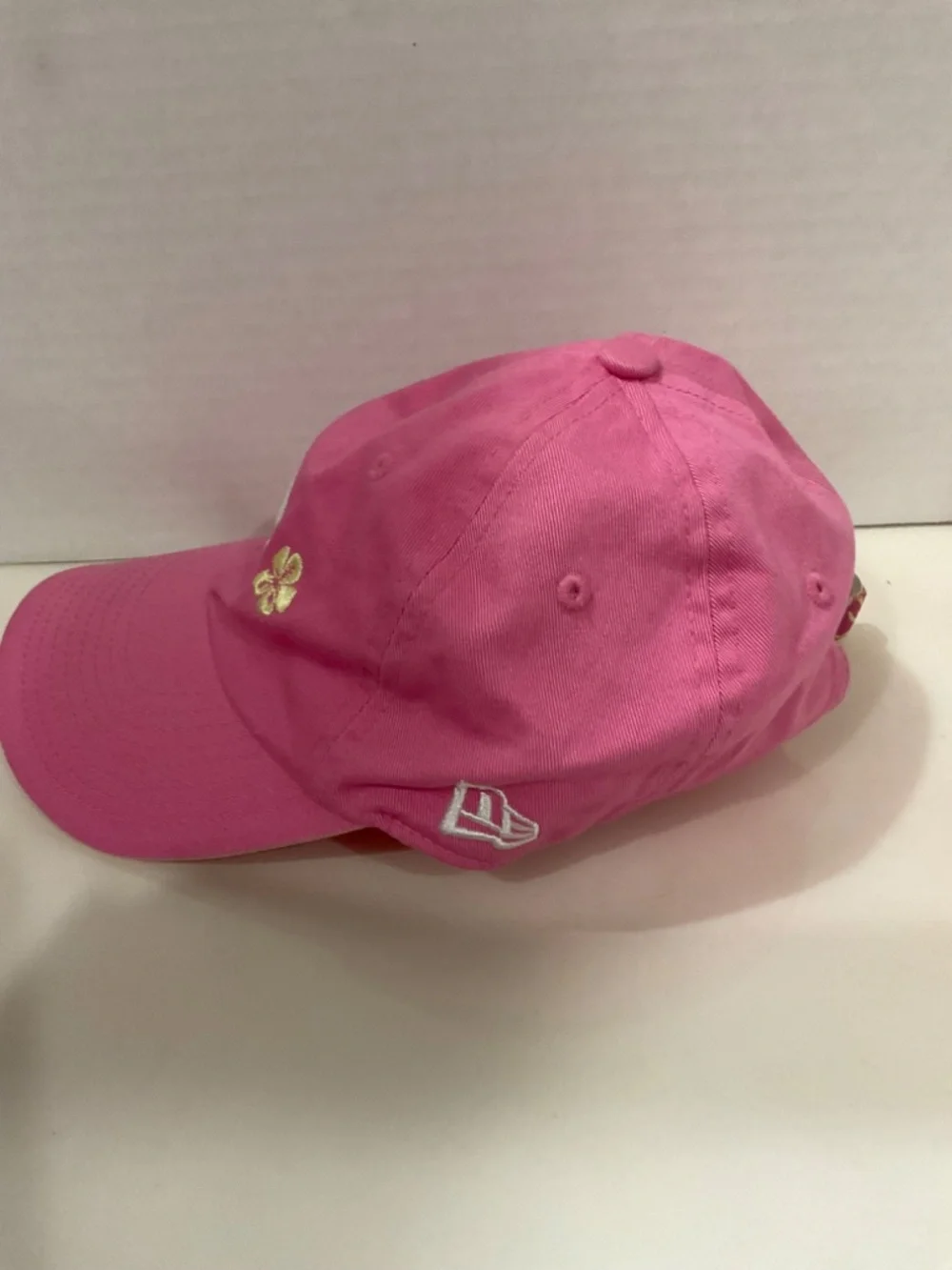 New Era Cincinnati Reds Pink Gold Clover Adjustable Youth Hat. Pre Owned